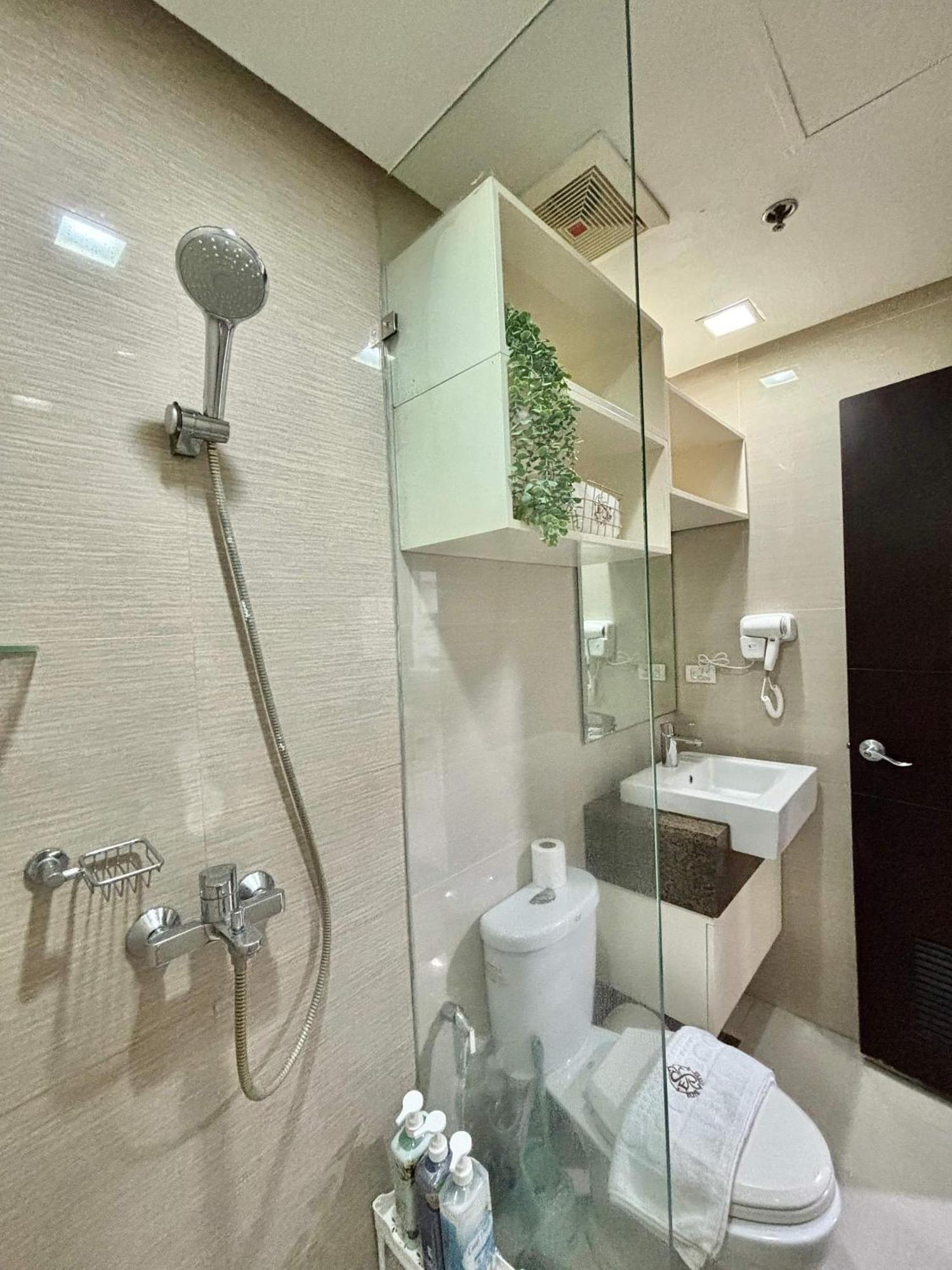 Greenbelt Hamilton Tower 1 - By Es Elite Suites Makati City Exterior foto